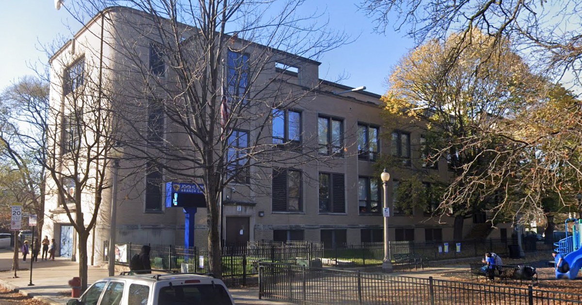 chicago-school-district-ice-agents